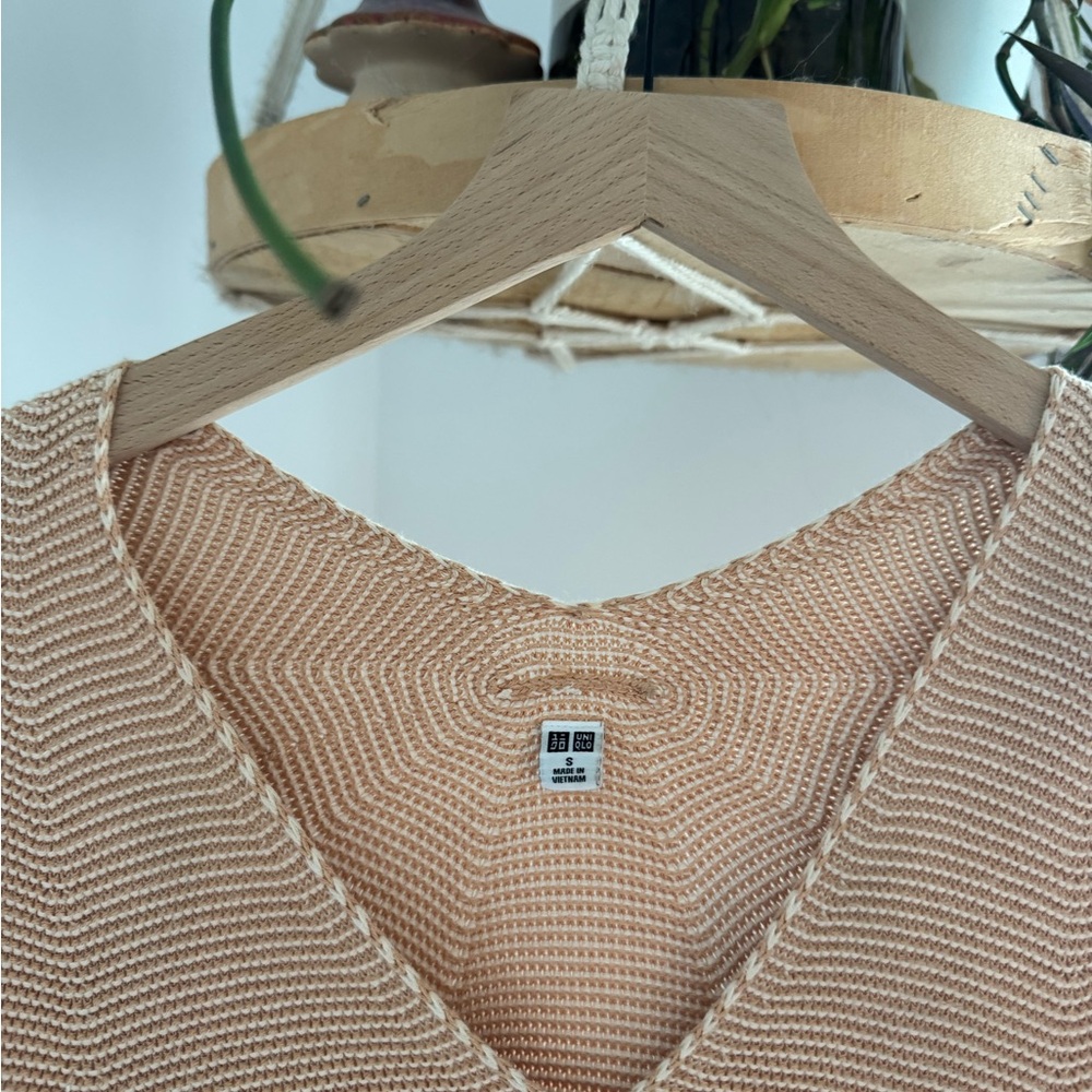 Uniqlo Women's Cream Sweater